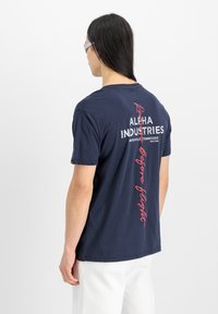 Alpha Industries SIGNATURE - Tričko s potlačou - rep blue