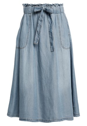 Fustă A-line din denim de culoare albastră deschisă, cu talie strânsă și fundă, având două buzunare laterale și detalii vizibile de cusătură.