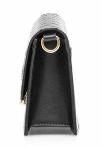 Czarna torebka z ekoskóry o żebrowanej teksturze, ze złotymi akcentami i usztywnionym kształtem; przestronne wnętrze o gładkim wykończeniu.