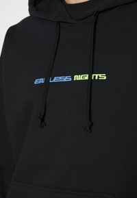 Endless Nights UNIFORM ESSENTIALS LOGO HOODIE - Camisola - black