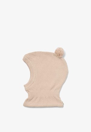 Bonnet en tricot de couleur beige doux, avec un sommet arrondi orné d'un pompon décoratif, des bords côtelés et une ouverture pour le visage.