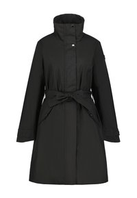 Cappotto esterno nero con colletto alto, vita con cintura e due tasche laterali; presenta una texture liscia e un design minimalista.