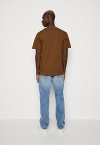 Jordan JUMPMAN SS CREW - T-shirt estampada - light olive/black