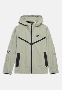 Niewybrane, spruce fog/black