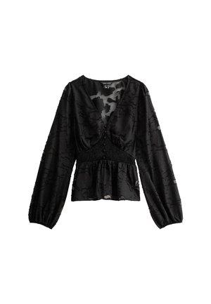 Blusa negra de manga larga con escote en V, patrón floral texturizado, botones forrados de tela, cintura fruncida y dobladillo tipo peplum.