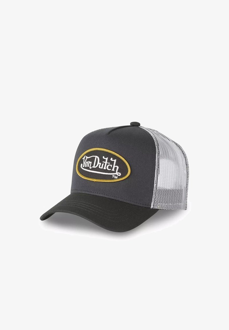 Casquette de camionneur grise et noire en tissu et en maille. Présente un patch de logo arrondi bordé de jaune avec "Von Dutch" en écriture blanche.