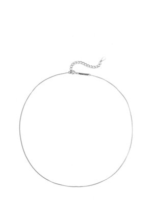 Silberne Ketten-Halskette mit einem eleganten, flexiblen Design. Verfügt über eine subtile Textur, verstellbare Länge mit einem Verschluss und einer Verlängerungskette.