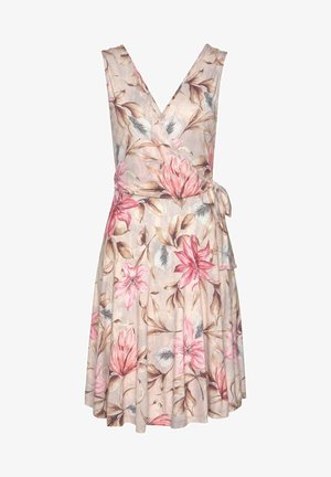 Abito avvolgente floreale con scollatura a v, tessuto rosa e beige con grandi motivi floreali e cintura da annodare in vita. Design leggero e fluido.