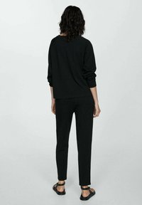 Mango Longsleeve - black