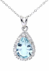 Ogrlica s privjeskom u obliku suze s svijetloplavim dragim kamenom okruženim haloom od malih prozirnih kamenčića. Dizajn srebrnog lanca dodaje eleganciju.