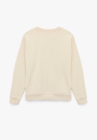Białawy sweatshirt o prostym wzorze, z prążkowanymi mankietami i dołem. Miękka tekstura z okrągłym dekoltem i opadającymi szwami na ramionach.