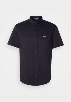 Melnā, īsroku, ar pogām aiztaisāma krekla krekls no kokvilnas, ar klasisku apkakli, parastu pieguļumu un baltu izšūtu "BOSS" logotipu uz krūtīm.