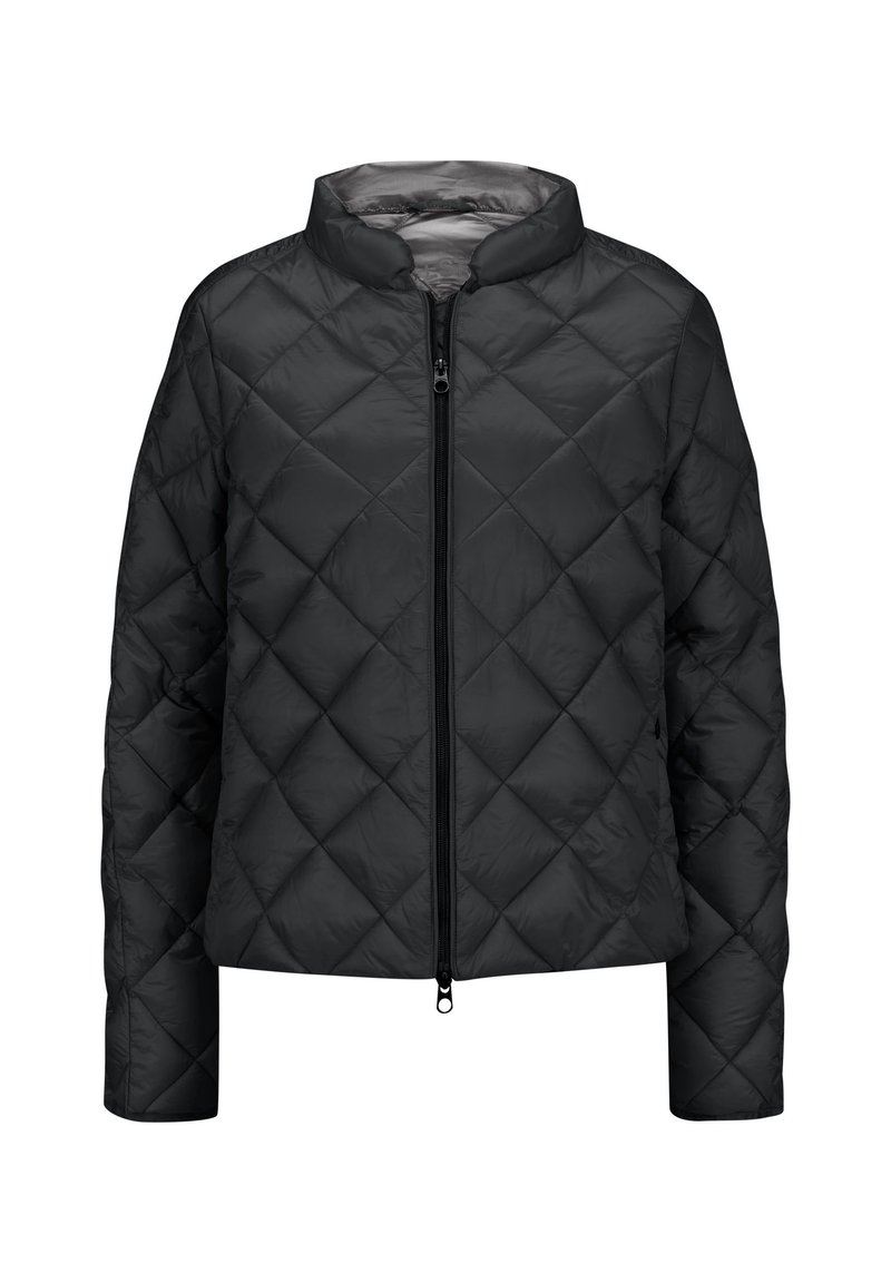Schwarze gesteppte Jacke mit hohem Kragen, vorderem Reißverschluss und langen Ärmeln. Besitzt eine elegante, glatte Textur und ein Rautenmuster.