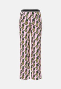 Rosafarbene Hose mit einem wiederholten Ananas-Muster in Gelb und Grün, versehen mit einem schwarz-weiß gestreiften Bund. Weite Beinform.