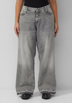 - Wide leg