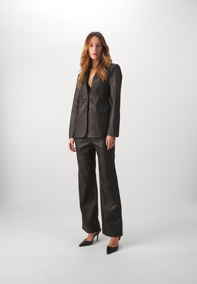 DESIGNERS REMIX MAYA - Veste en similicuir - black