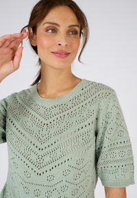 Damart AJOURÉE MANCHES AUX COUDES  - Camiseta estampada - vert jade