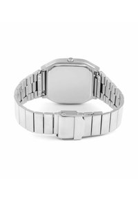 Montre en acier inoxydable argenté avec un cadran carré, une lunette lisse et un bracelet à maillons flexibles. Elle est dotée d'une fermeture à clip et d'une finition polie.