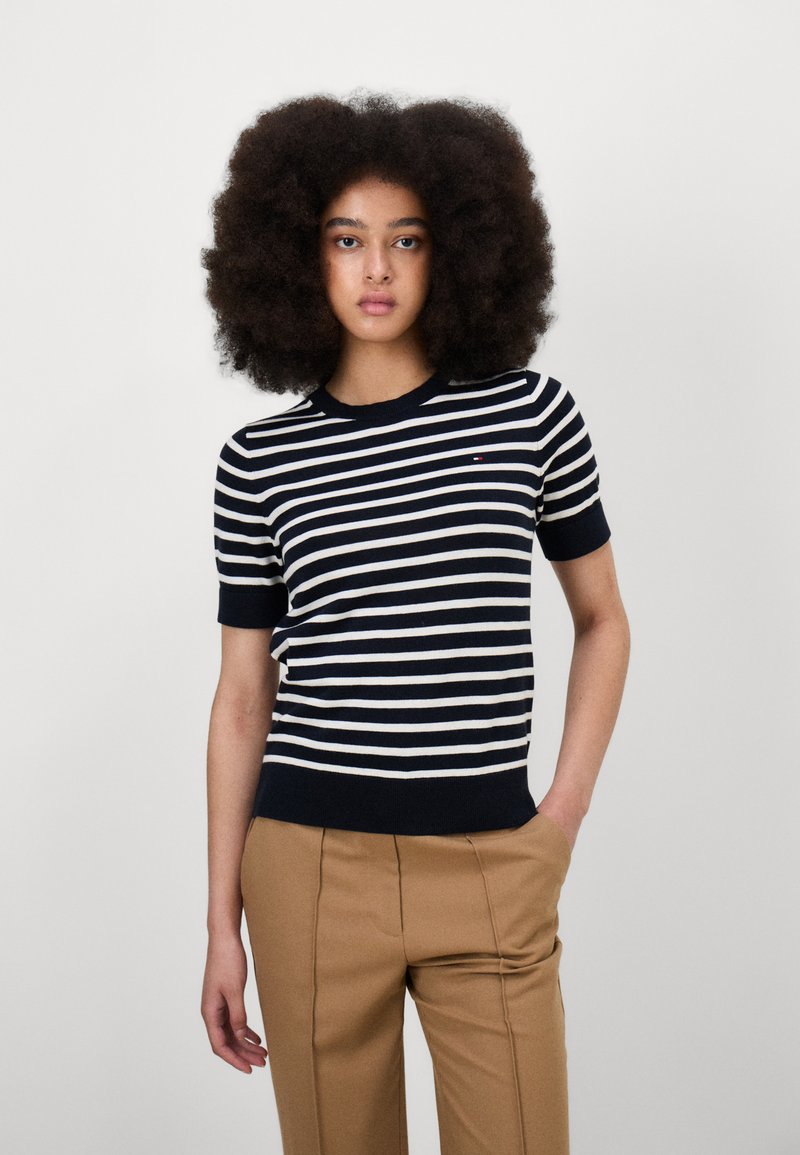 Tommy Hilfiger SHORT SLEEVE KNIT - Pamata T-krekls - breton/desert sky/ivory petal
