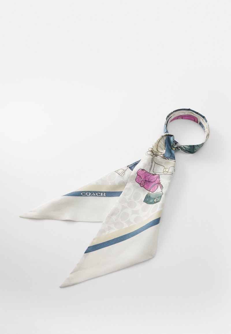 Silke skjerf med hvit bakgrunn og illustrasjoner av flerfargede vesker, inkludert en rosa og grønn veske, med en blå og beige kant.