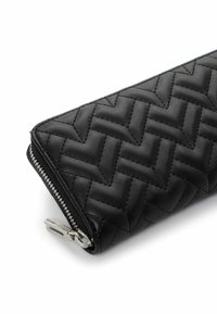 SURI FREY Peněženka - black