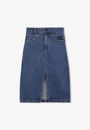 Denimrok in donkerblauw met een voorkantsplit, vijf-pocketontwerp en een knoopsluiting. Bevat stiksels voor extra detail.