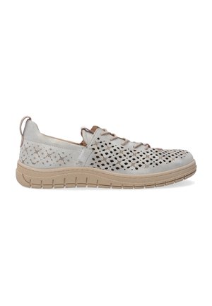 Schnürsneaker mit perforiertem silbernem Synthetik-Obermaterial, beiger strukturiertem Gummi-Decksohle, runder Zehenform und Zuglasche an der Ferse.