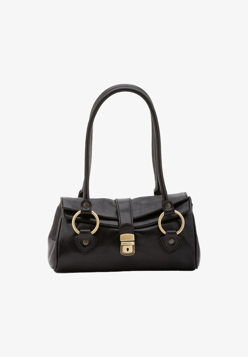 Borsa a mano in pelle nera con due manici arrotondati, dettagli in oro, chiusura a pattina e decorazioni vicino ai manici.