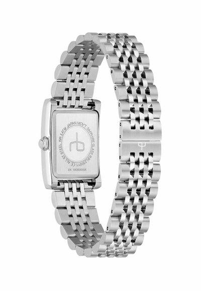 Armbandsur av rostfritt stål med rektangulärt boett, metall länkarmband och en strukturerad silveryta. Utrustad med safirglas och logotypgravyr.