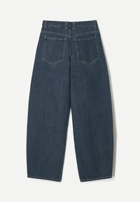 Tmavě modré džíny s širokými nohavicemi a vysokým pasem, se dvěma zadními kapsami a jemnými švy.