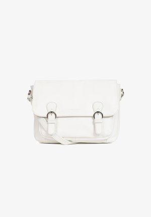 Witte leren schoudertas met een klep, twee decoratieve gespen en een afneembare schouderband. Soepele textuur met gestikte details.