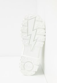 Thumbnail Image 9