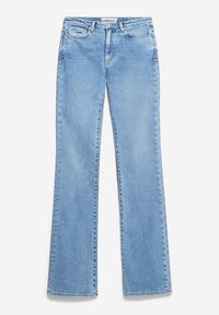 Jean droit en denim bleu clair avec cinq poches, fermeture par bouton et passants de ceinture, posé à plat sur un fond blanc.