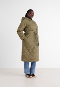 Vero Moda Curve VMCSASHA LONG COAT - Zimní kabát - capers