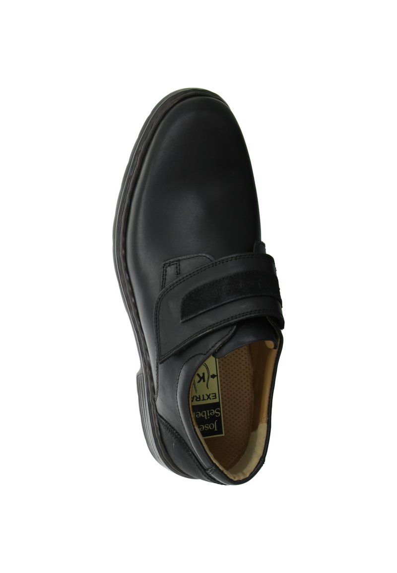 Scarpa in pelle nera con punta arrotondata, cinturino regolabile in Velcro e soletta texturizzata. Presenta una suola in gomma e un design minimalista.