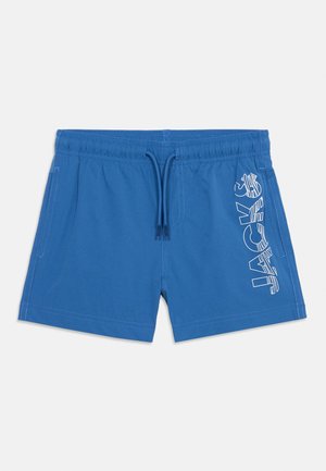 Shorts de înot albaștri cu talie elastică, șnur ajustabil, buzunare laterale și text grafic vertical alb pe piciorul drept.