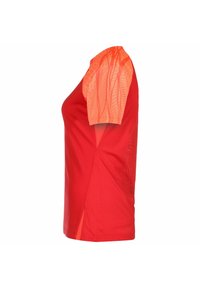 Maglietta sportiva rossa con maniche corte in rete arancioni caratterizzate da un motivo a foglia. Le aperture laterali migliorano la libertà di movimento; tessuto leggero e traspirante.