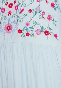 YAS Tall Vestido informal - light blue