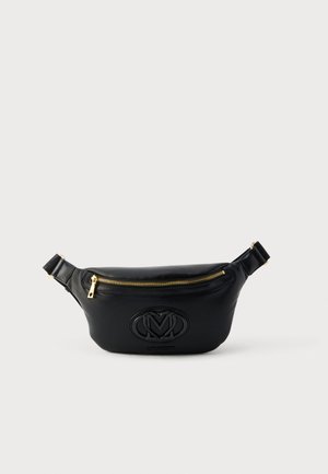 Banane en cuir noir avec fermeture éclair dorée et logo embossé sur l’avant, sangle réglable avec quincaillerie dorée.