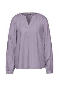 Långärmad blus i ljuslila, tillverkad av mjukt tyg, med V-ringning, draperade detaljer vid axlarna och åtsittande mudd.