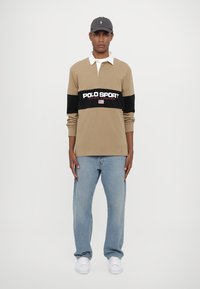 Polo Ralph Lauren LONG SLEEVE RUGBY UNISEX - Polo krekls - desert khaki/black