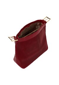 Rød læderhåndtaske med plisseret design, guldfarvet hardware og lynlås i toppen. Indvendigt er der rum og en glat foring.