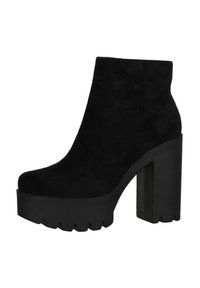 Bottines à plateforme noires en suede, avec un talon épais et une semelle épaisse et texturée. Finition lisse avec un design simple.