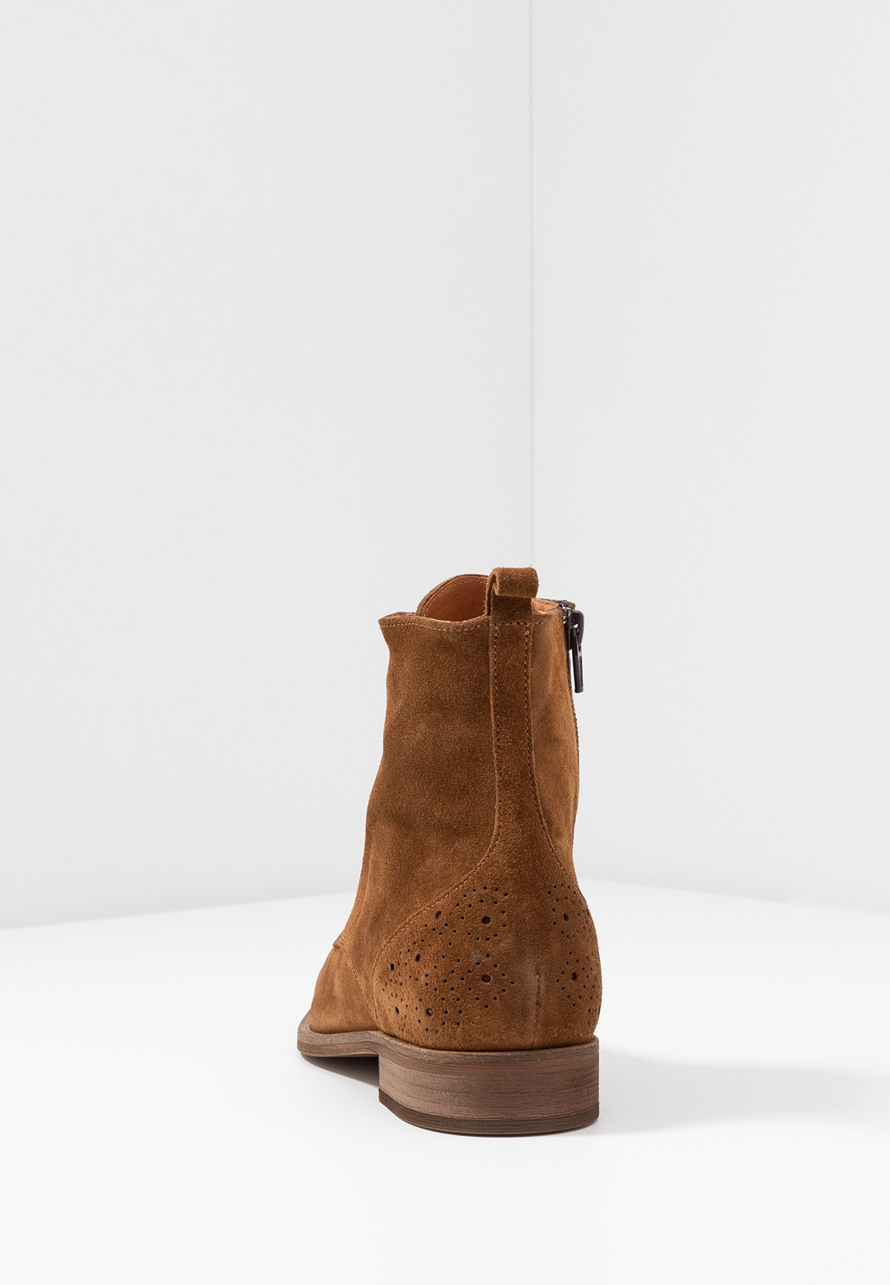 bottines camel homme minelli