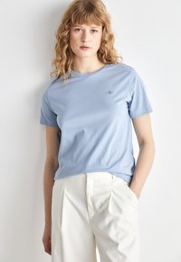 GANT SHIELD - Paprasti marškinėliai - dove blue