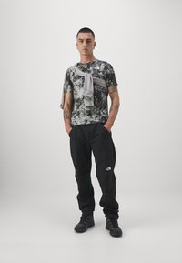 The North Face 24/7 szary