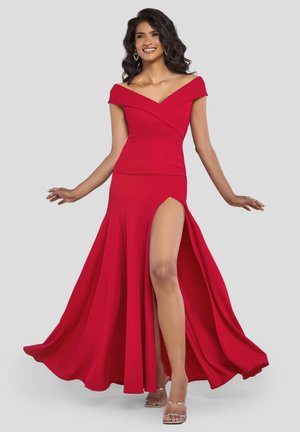 Rode off-the-shoulder jurk met een aansluitend lijfje en gerimpeld ontwerp, met een hoge split en een vloeiende rok. Soepele, rekbare stof.