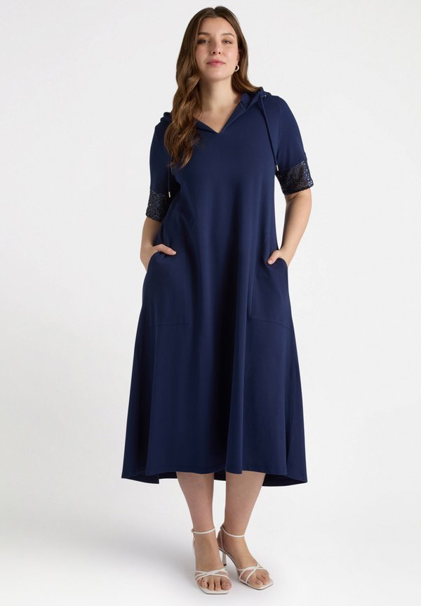 CON CAPPUCCIO E RICAMO - Jerseykleid - blu