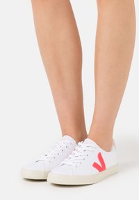 Veja ESPLAR  - Sapatilhas - white/rose/fluo/petale