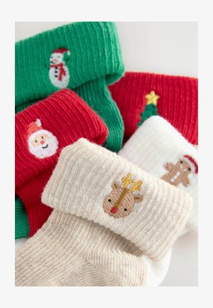 Pletene praznične nogavice v rdeči, zeleni, beli in bež barvi, okrašene z vezenimi motivi: snežak, Božiček, drevo, ingverjev piškot in jelene.